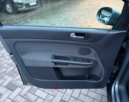 Серый Фольксваген Гольф Плюс, объемом двигателя 1.6 л и пробегом 227 тыс. км за 7300 $, фото 9 на Automoto.ua