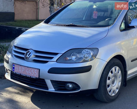 Серый Фольксваген Гольф Плюс, объемом двигателя 1.6 л и пробегом 202 тыс. км за 5800 $, фото 2 на Automoto.ua
