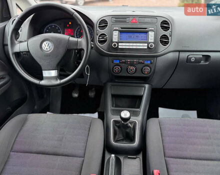 Серый Фольксваген Гольф Плюс, объемом двигателя 1.6 л и пробегом 220 тыс. км за 6190 $, фото 71 на Automoto.ua