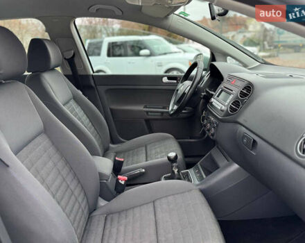 Серый Фольксваген Гольф Плюс, объемом двигателя 1.6 л и пробегом 220 тыс. км за 6190 $, фото 69 на Automoto.ua