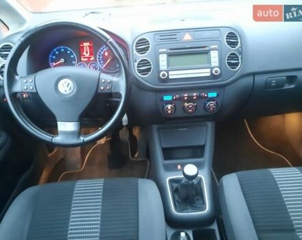 Серый Фольксваген Гольф Плюс, объемом двигателя 1.6 л и пробегом 112 тыс. км за 7300 $, фото 8 на Automoto.ua
