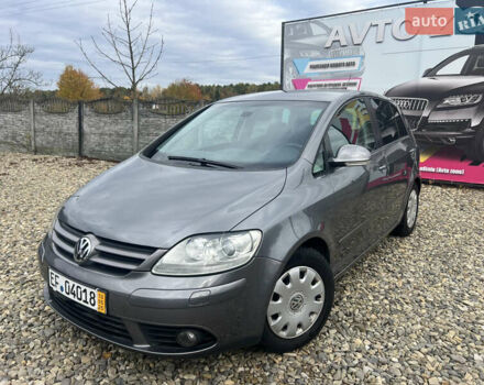 Серый Фольксваген Гольф Плюс, объемом двигателя 1.6 л и пробегом 220 тыс. км за 6599 $, фото 3 на Automoto.ua