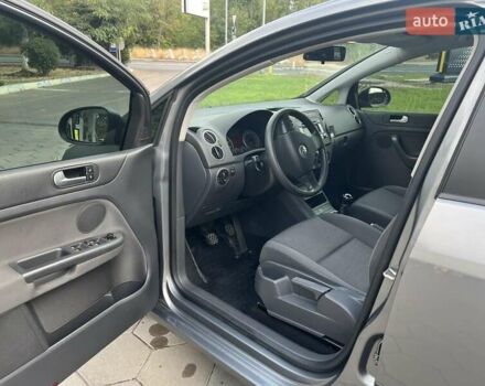 Серый Фольксваген Гольф Плюс, объемом двигателя 1.6 л и пробегом 142 тыс. км за 6500 $, фото 16 на Automoto.ua