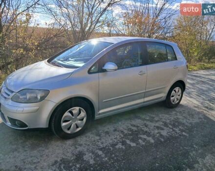 Серый Фольксваген Гольф Плюс, объемом двигателя 1.6 л и пробегом 206 тыс. км за 6300 $, фото 1 на Automoto.ua