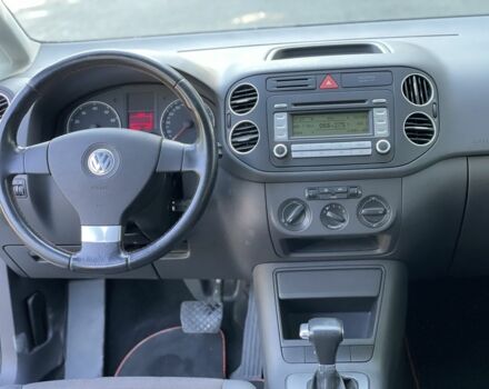 Серый Фольксваген Гольф Плюс, объемом двигателя 1.6 л и пробегом 235 тыс. км за 6999 $, фото 4 на Automoto.ua