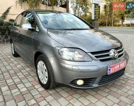 Серый Фольксваген Гольф Плюс, объемом двигателя 1.6 л и пробегом 106 тыс. км за 7300 $, фото 4 на Automoto.ua