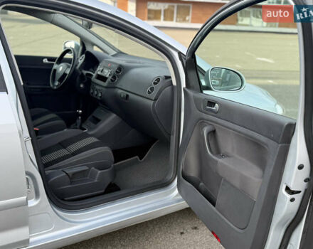 Серый Фольксваген Гольф Плюс, объемом двигателя 1.39 л и пробегом 252 тыс. км за 5900 $, фото 15 на Automoto.ua