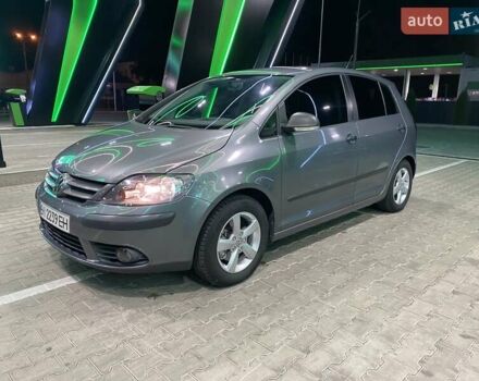 Серый Фольксваген Гольф Плюс, объемом двигателя 1.6 л и пробегом 142 тыс. км за 6500 $, фото 6 на Automoto.ua