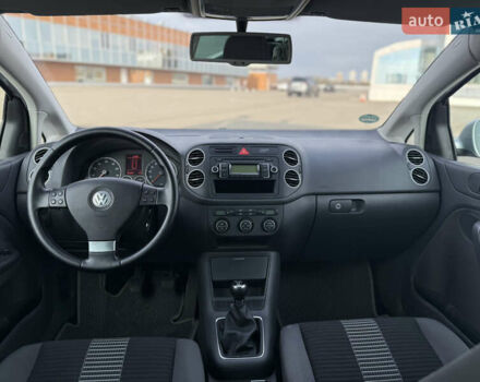 Серый Фольксваген Гольф Плюс, объемом двигателя 1.39 л и пробегом 252 тыс. км за 5900 $, фото 20 на Automoto.ua