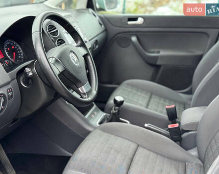 Серый Фольксваген Гольф Плюс, объемом двигателя 1.6 л и пробегом 220 тыс. км за 6190 $, фото 62 на Automoto.ua