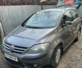 Серый Фольксваген Гольф Плюс, объемом двигателя 1.6 л и пробегом 300 тыс. км за 3900 $, фото 1 на Automoto.ua