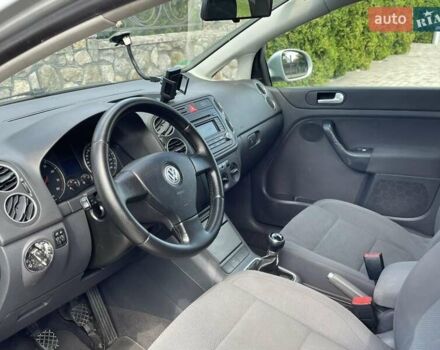 Серый Фольксваген Гольф Плюс, объемом двигателя 1.6 л и пробегом 202 тыс. км за 5800 $, фото 4 на Automoto.ua