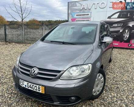 Серый Фольксваген Гольф Плюс, объемом двигателя 1.6 л и пробегом 220 тыс. км за 6599 $, фото 2 на Automoto.ua