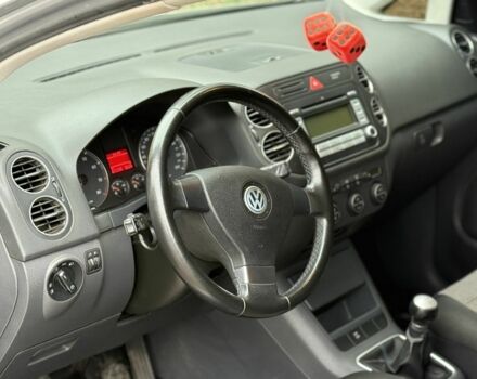 Серый Фольксваген Гольф Плюс, объемом двигателя 1.6 л и пробегом 247 тыс. км за 6200 $, фото 4 на Automoto.ua