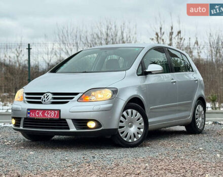 Серый Фольксваген Гольф Плюс, объемом двигателя 1.6 л и пробегом 220 тыс. км за 6190 $, фото 3 на Automoto.ua