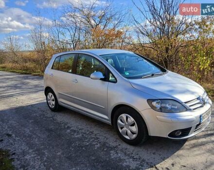 Серый Фольксваген Гольф Плюс, объемом двигателя 1.6 л и пробегом 206 тыс. км за 6300 $, фото 2 на Automoto.ua