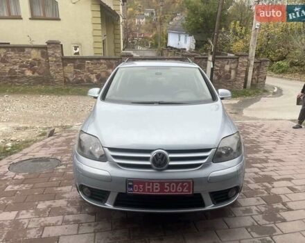 Серый Фольксваген Гольф Плюс, объемом двигателя 1.6 л и пробегом 198 тыс. км за 6900 $, фото 2 на Automoto.ua