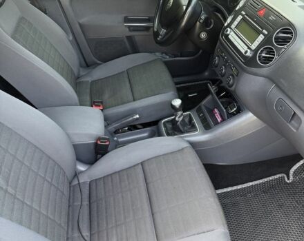 Серый Фольксваген Гольф Плюс, объемом двигателя 1.6 л и пробегом 227 тыс. км за 8900 $, фото 4 на Automoto.ua