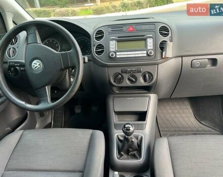 Серый Фольксваген Гольф Плюс, объемом двигателя 1.6 л и пробегом 142 тыс. км за 6500 $, фото 22 на Automoto.ua