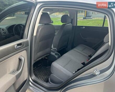 Серый Фольксваген Гольф Плюс, объемом двигателя 1.6 л и пробегом 142 тыс. км за 6500 $, фото 19 на Automoto.ua