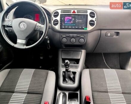 Серый Фольксваген Гольф Плюс, объемом двигателя 1.6 л и пробегом 233 тыс. км за 5750 $, фото 14 на Automoto.ua