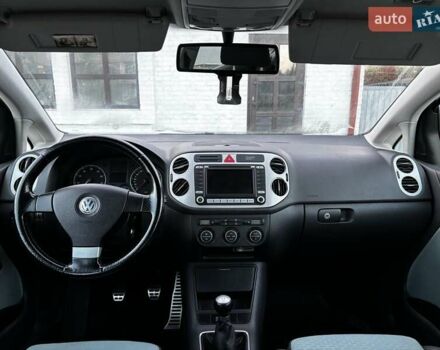Серый Фольксваген Гольф Плюс, объемом двигателя 1.6 л и пробегом 223 тыс. км за 7499 $, фото 91 на Automoto.ua