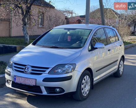 Серый Фольксваген Гольф Плюс, объемом двигателя 1.6 л и пробегом 202 тыс. км за 5800 $, фото 1 на Automoto.ua