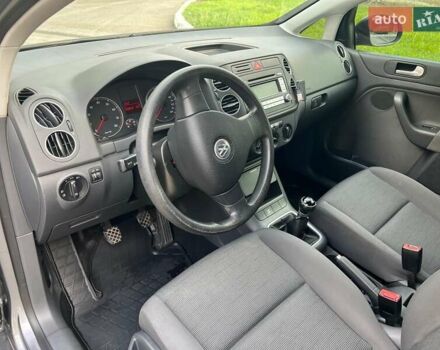 Серый Фольксваген Гольф Плюс, объемом двигателя 1.6 л и пробегом 142 тыс. км за 6500 $, фото 21 на Automoto.ua