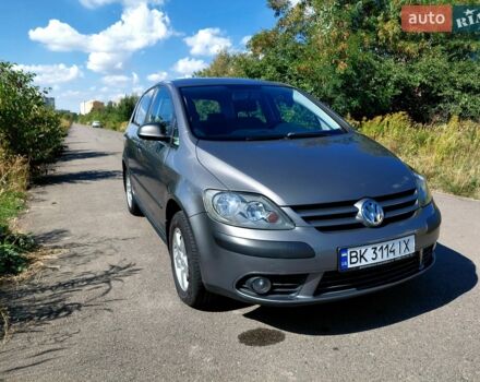 Сірий Фольксваген Golf Plus, об'ємом двигуна 1.6 л та пробігом 250 тис. км за 7400 $, фото 1 на Automoto.ua