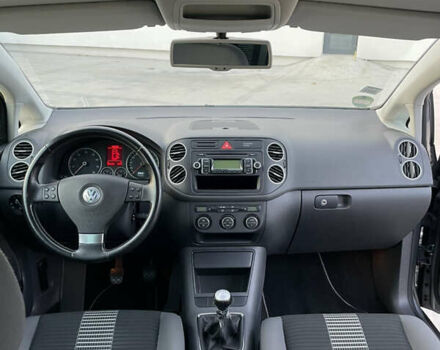 Серый Фольксваген Гольф Плюс, объемом двигателя 1.4 л и пробегом 217 тыс. км за 6200 $, фото 17 на Automoto.ua