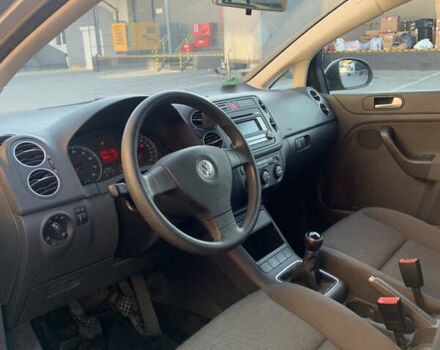 Сірий Фольксваген Golf Plus, об'ємом двигуна 1.6 л та пробігом 196 тис. км за 5700 $, фото 5 на Automoto.ua