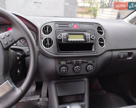 Серый Фольксваген Гольф Плюс, объемом двигателя 1.4 л и пробегом 225 тыс. км за 7550 $, фото 8 на Automoto.ua