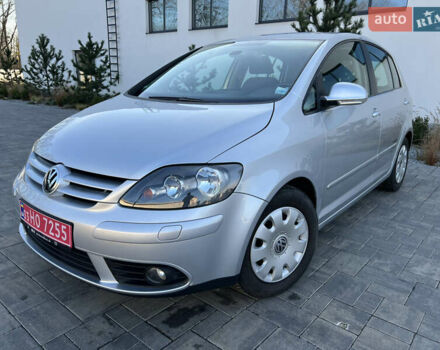 Серый Фольксваген Гольф Плюс, объемом двигателя 1.6 л и пробегом 99 тыс. км за 7250 $, фото 2 на Automoto.ua