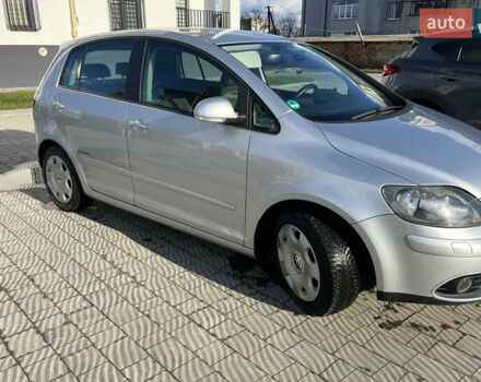 Серый Фольксваген Гольф Плюс, объемом двигателя 1.6 л и пробегом 210 тыс. км за 7500 $, фото 3 на Automoto.ua