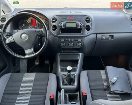 Серый Фольксваген Гольф Плюс, объемом двигателя 0 л и пробегом 166 тыс. км за 5800 $, фото 49 на Automoto.ua