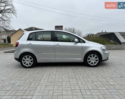 Серый Фольксваген Гольф Плюс, объемом двигателя 1.6 л и пробегом 127 тыс. км за 7550 $, фото 3 на Automoto.ua