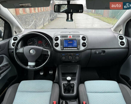 Серый Фольксваген Гольф Плюс, объемом двигателя 1.6 л и пробегом 225 тыс. км за 7399 $, фото 40 на Automoto.ua