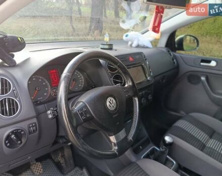 Фольксваген Гольф Плюс 2008 в Коростене на Automoto.ua Серый Фольксваген Гольф Плюс, объемом двигателя 1.6 л и пробегом 194 тыс. км за 6850 $, фото 4 на Automoto.ua
