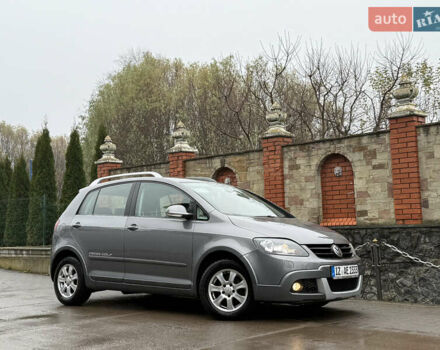 Серый Фольксваген Гольф Плюс, объемом двигателя 1.6 л и пробегом 225 тыс. км за 7399 $, фото 7 на Automoto.ua