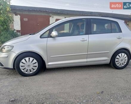 Серый Фольксваген Гольф Плюс, объемом двигателя 1.39 л и пробегом 260 тыс. км за 5900 $, фото 3 на Automoto.ua