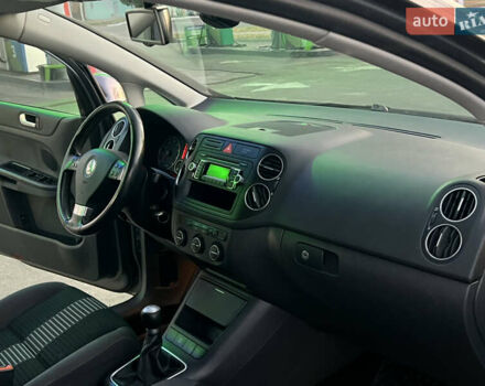 Серый Фольксваген Гольф Плюс, объемом двигателя 0 л и пробегом 221 тыс. км за 6300 $, фото 57 на Automoto.ua