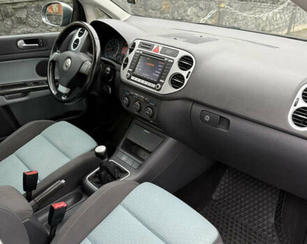 Серый Фольксваген Гольф Плюс, объемом двигателя 1.6 л и пробегом 225 тыс. км за 7399 $, фото 5 на Automoto.ua