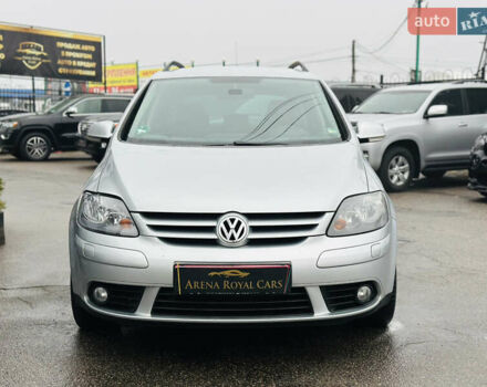 Серый Фольксваген Гольф Плюс, объемом двигателя 1.6 л и пробегом 245 тыс. км за 7800 $, фото 6 на Automoto.ua