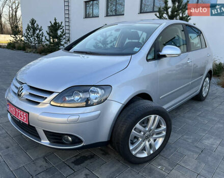 Серый Фольксваген Гольф Плюс, объемом двигателя 1.6 л и пробегом 99 тыс. км за 7250 $, фото 1 на Automoto.ua