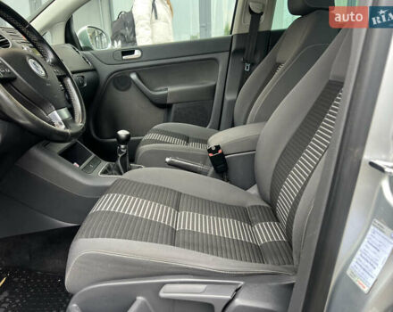 Серый Фольксваген Гольф Плюс, объемом двигателя 1.4 л и пробегом 226 тыс. км за 5400 $, фото 23 на Automoto.ua