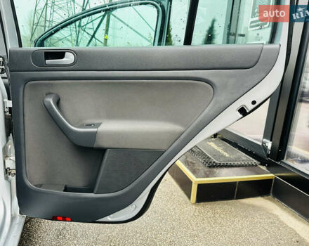 Серый Фольксваген Гольф Плюс, объемом двигателя 1.6 л и пробегом 245 тыс. км за 7800 $, фото 21 на Automoto.ua