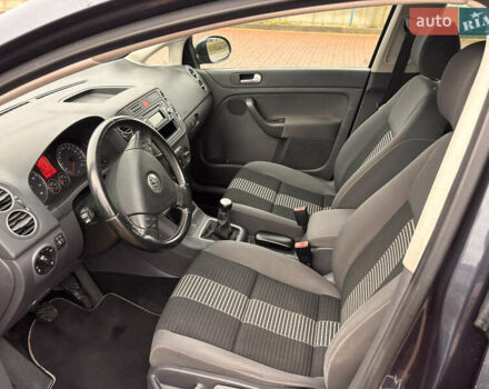 Серый Фольксваген Гольф Плюс, объемом двигателя 1.6 л и пробегом 128 тыс. км за 6700 $, фото 30 на Automoto.ua