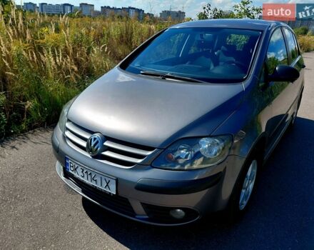 Сірий Фольксваген Golf Plus, об'ємом двигуна 1.6 л та пробігом 250 тис. км за 7400 $, фото 3 на Automoto.ua