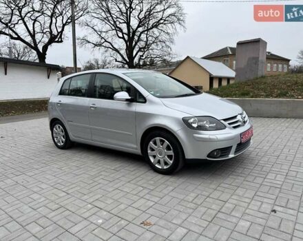Серый Фольксваген Гольф Плюс, объемом двигателя 1.6 л и пробегом 127 тыс. км за 7550 $, фото 2 на Automoto.ua