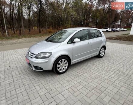 Серый Фольксваген Гольф Плюс, объемом двигателя 1.6 л и пробегом 127 тыс. км за 7550 $, фото 4 на Automoto.ua